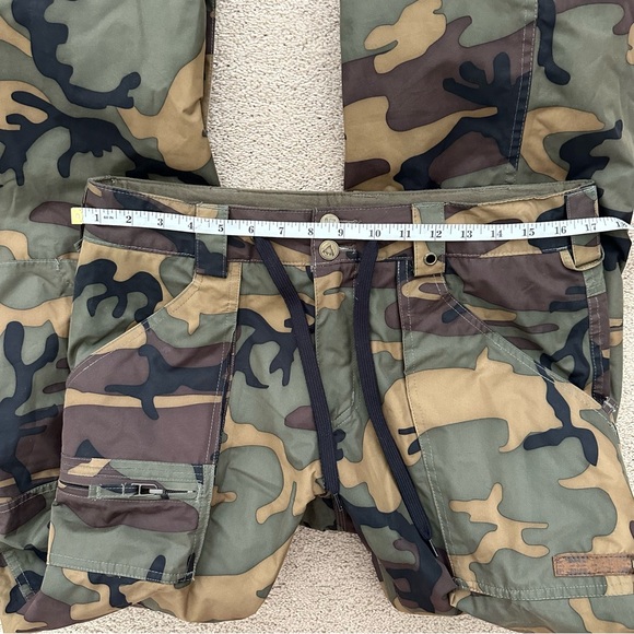 Burton Camouflage Snowboarding Pants - Camo Insulated Winter Waterproof - Picture 14 of 14